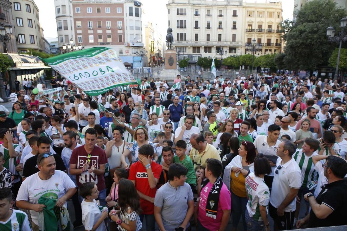 El Córdoba CF Futsal celebra el ascenso en Las Tendillas