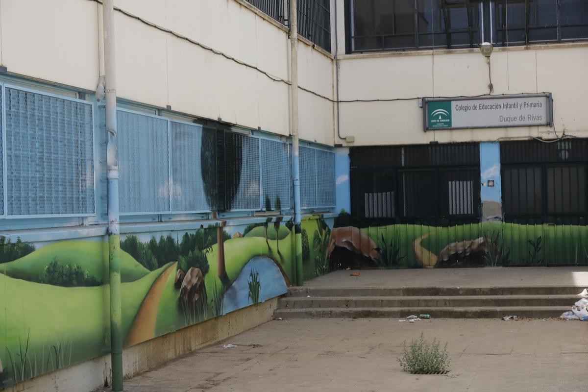 Acceso al colegio público Duque de Rivas, en las Palmeras.