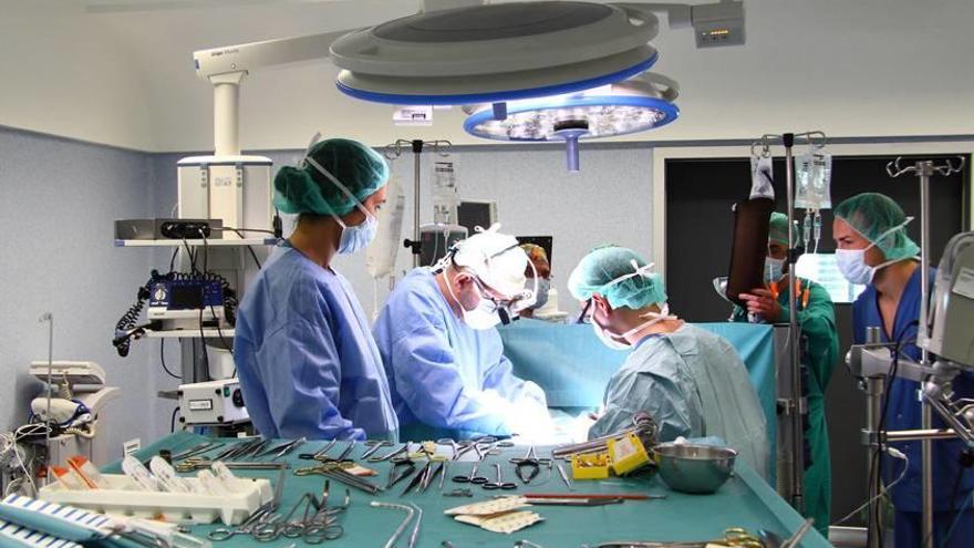Imagen de una intervención quirúrgica en Son Espases.