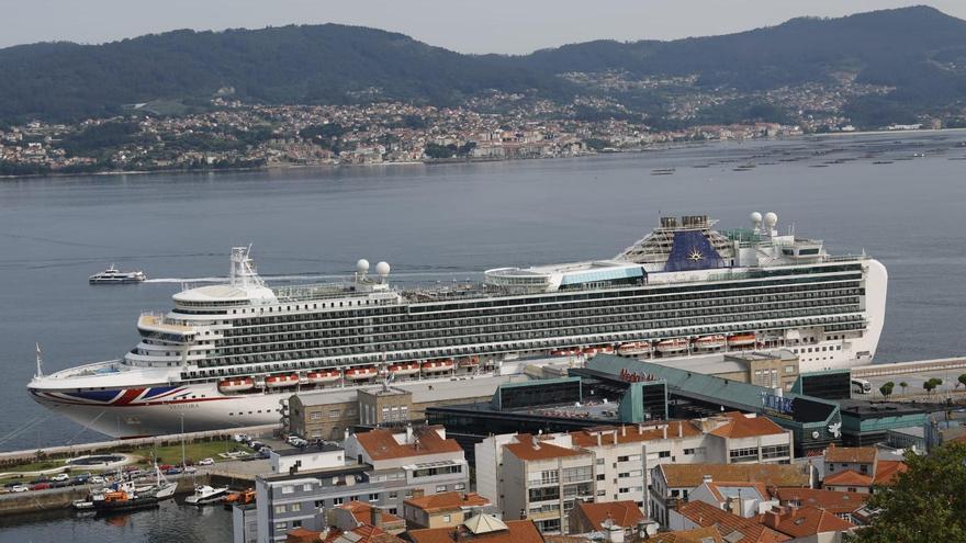 El &quot;Ventura&quot; desembarcó a 3.000 cruceristas en Vigo.