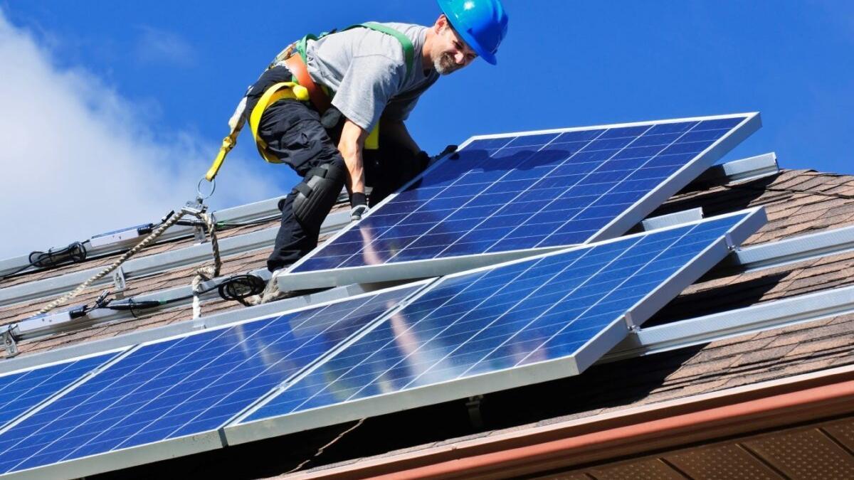 La instalación de paneles solares se ha convertido en una de las mejores opciones para ahorrar