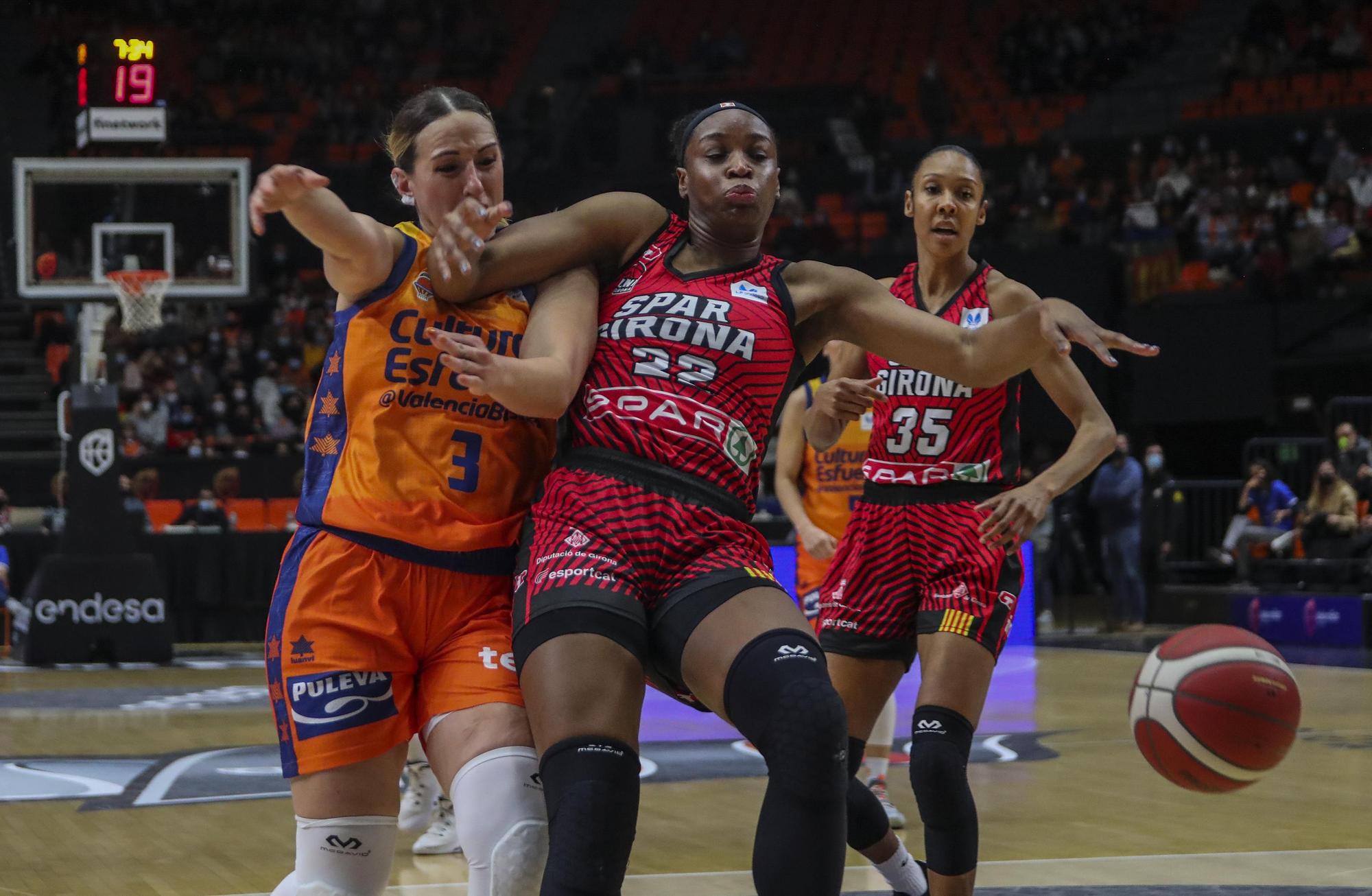 Semifinal de la Copa de la Reina entre el Valencia Basket y el Spar Girona