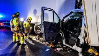 Corte total de la AP-7 en Benicarló por un accidente entre un camión y una furgoneta que deja un herido grave