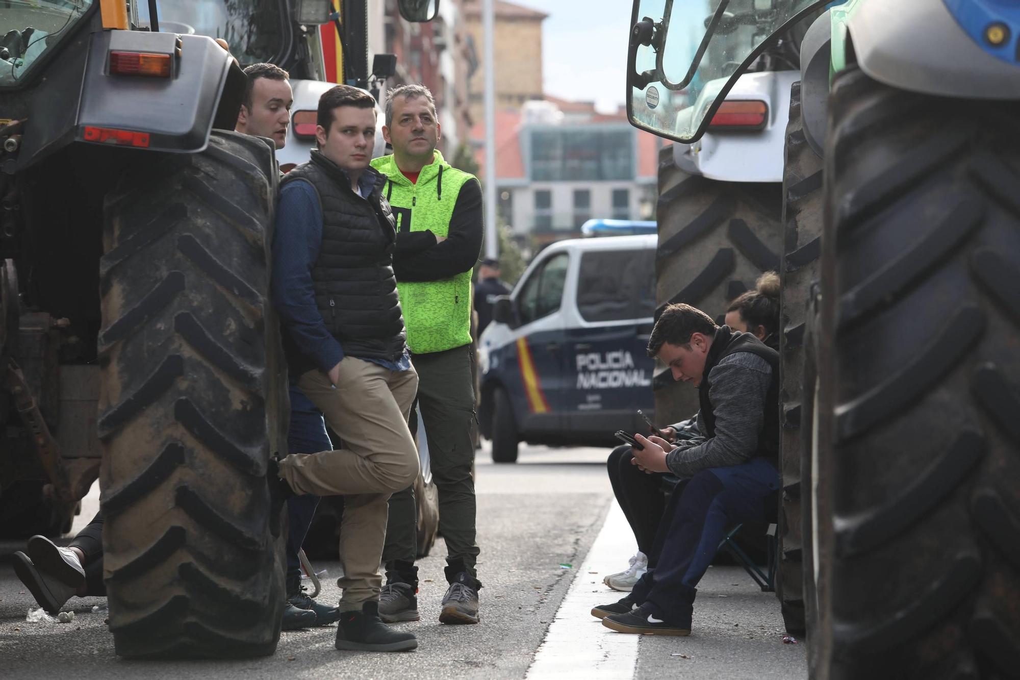 Protestas de los ganaderos y agricultores en Oviedo