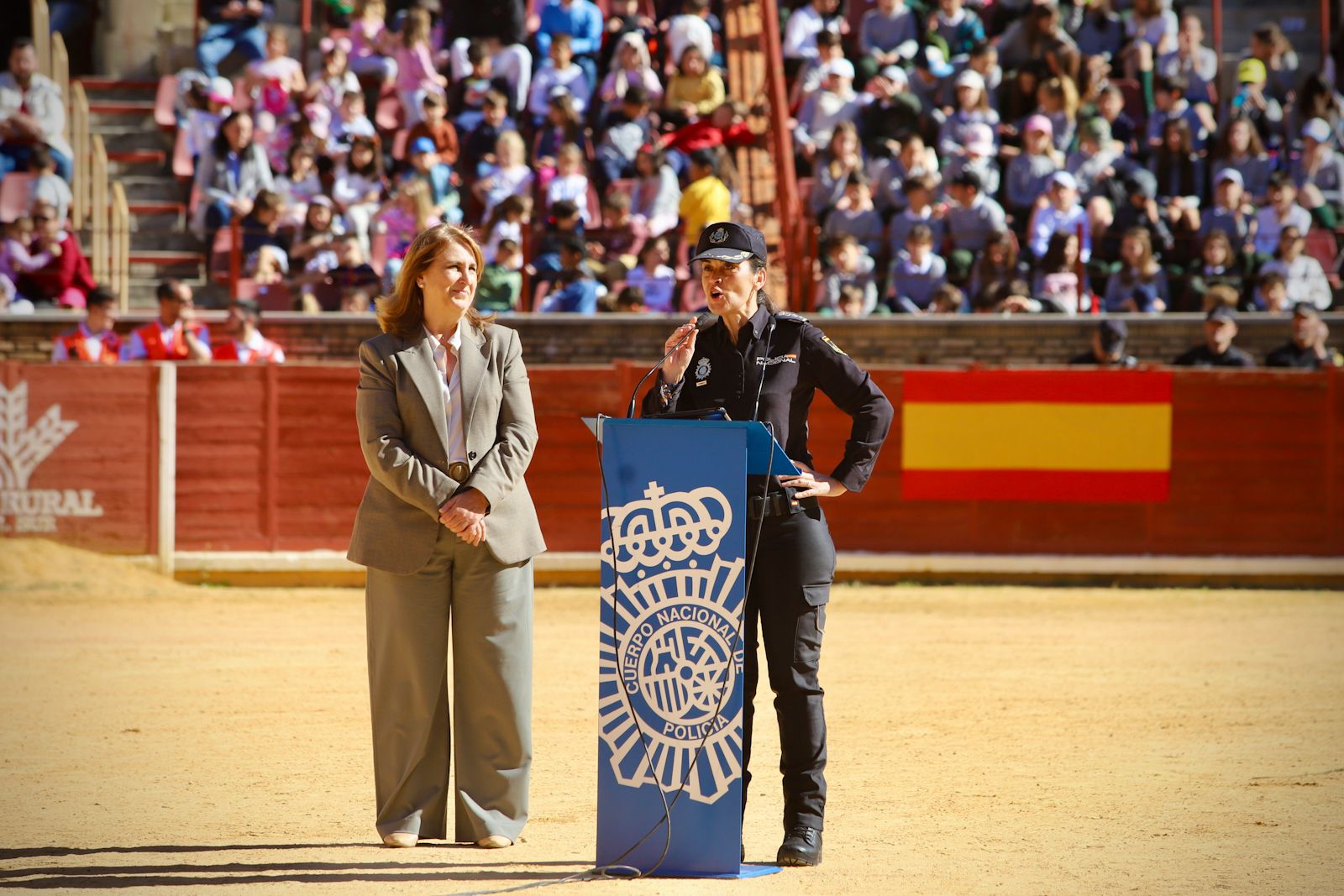 La Policía Nacional de Córdoba organiza una exhibición de medios policiales para las nuevas generaciones