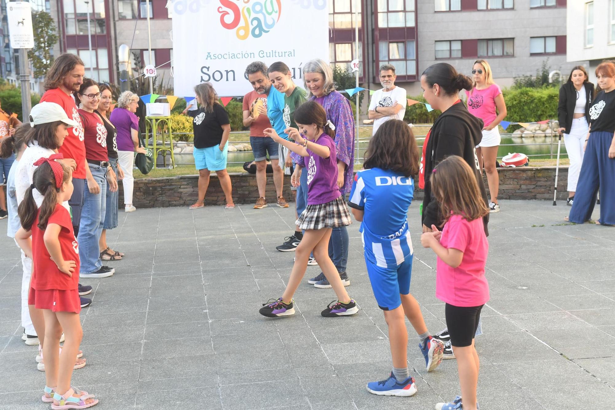 La Asociación cultural Son d’aquí celebró su décimo aniversario en la plaza de los Abuelos de Monte Alto