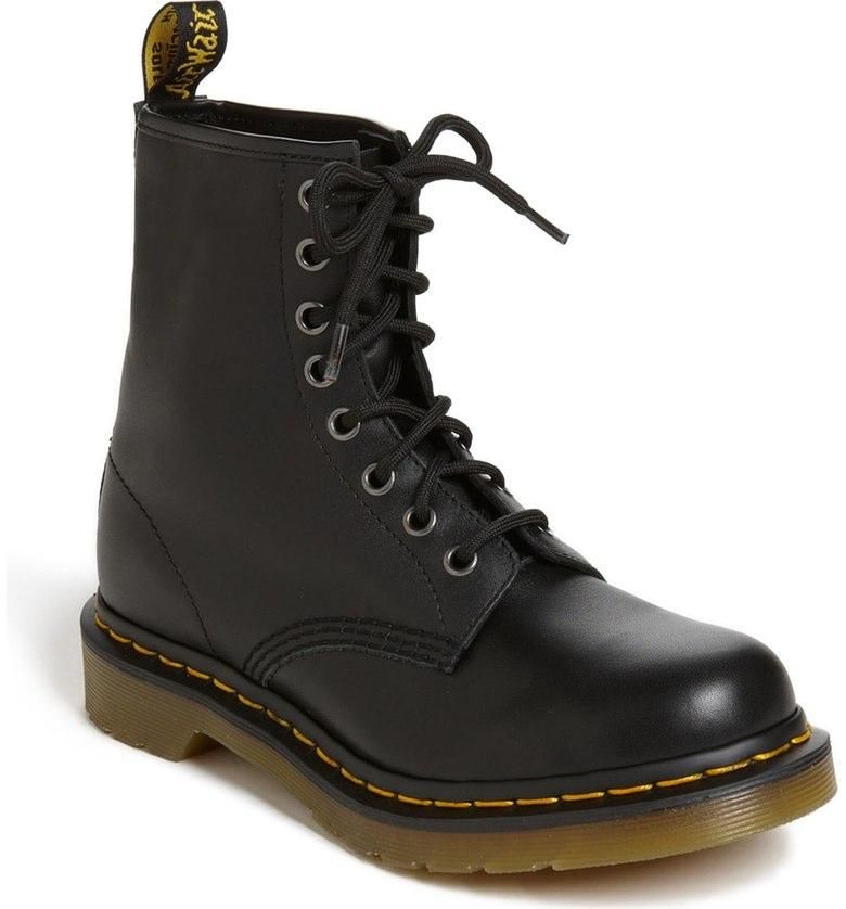 Copia el look de Emma Watson: botas Dr. Martens