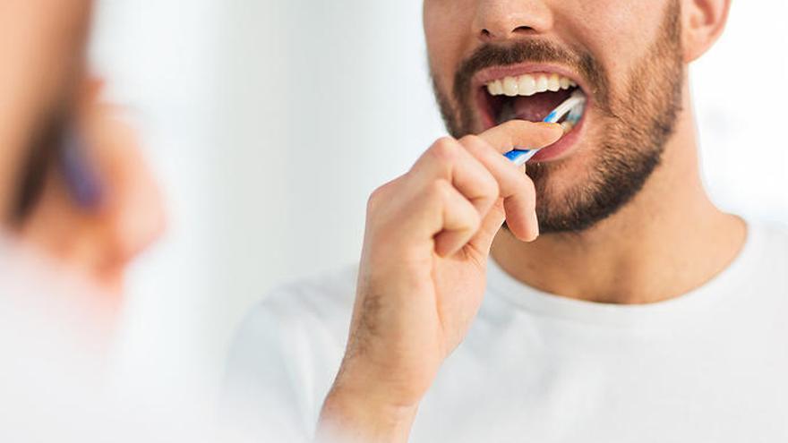 Lavarse los dientes, clave para una buena salud más allá de la boca.