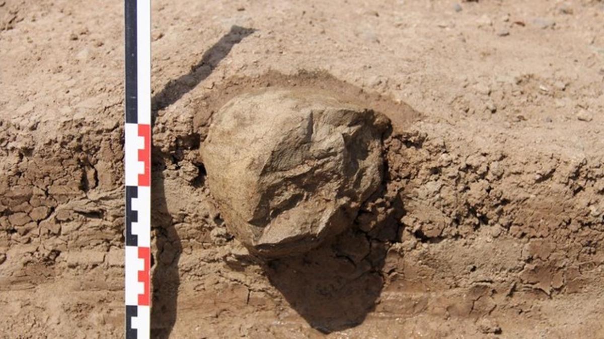 Una de las piedras talladas localizadas en Kenia, las más antiguas conocidas hasta la fecha en el mundo.