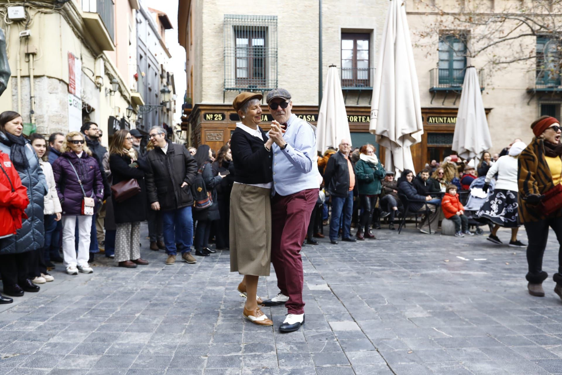 El ambiente festivo se apodera de Zaragoza en San Valero