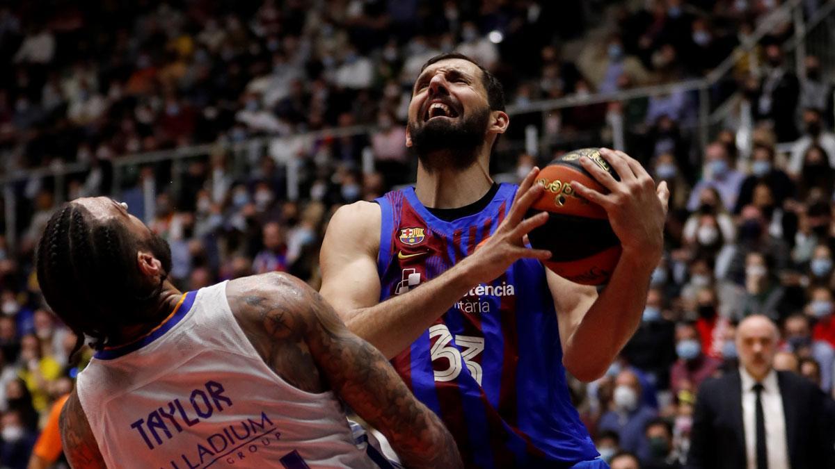 Mirotic, durante la final de Copa