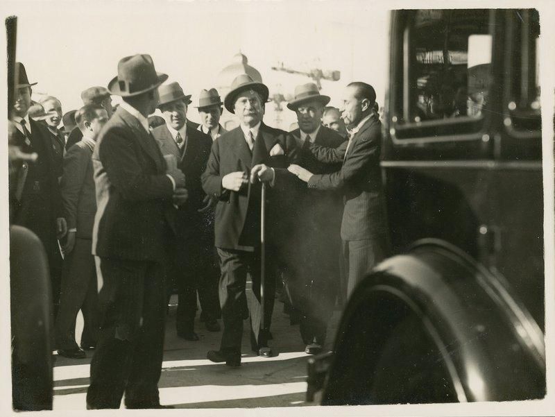 06 Alejandro Lerroux, a su llegada al puerto de Val�ncia..jpg