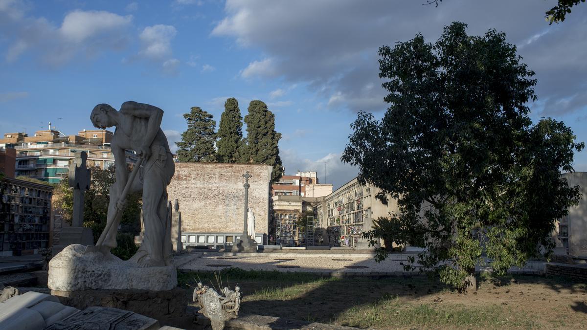 Espacio para esparcimiento de cenizas e inhumación de urnas en el cementerio de Sant Andreu.