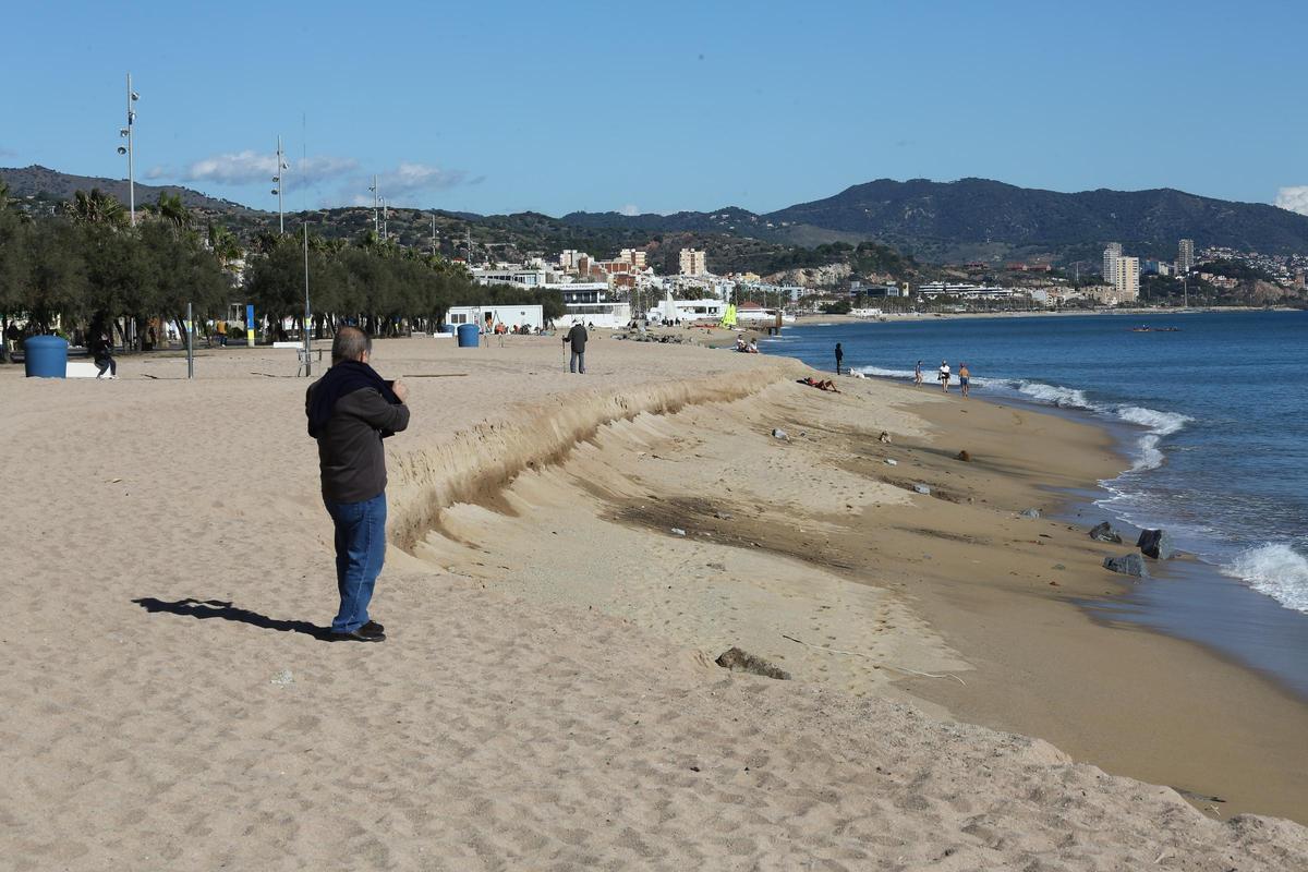 Algunas playas de Badalona pierden arena tras el temporal