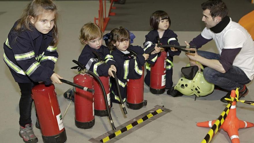 Niños disfrutando de variadas actividades en una edición anterior de Mercaplana