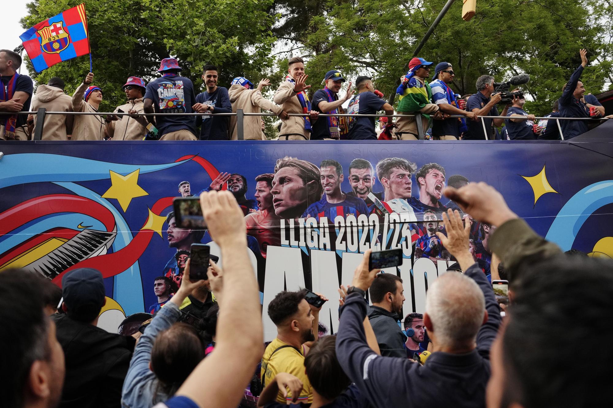 Les millors imatges de la rua de campions i campiones del Barça