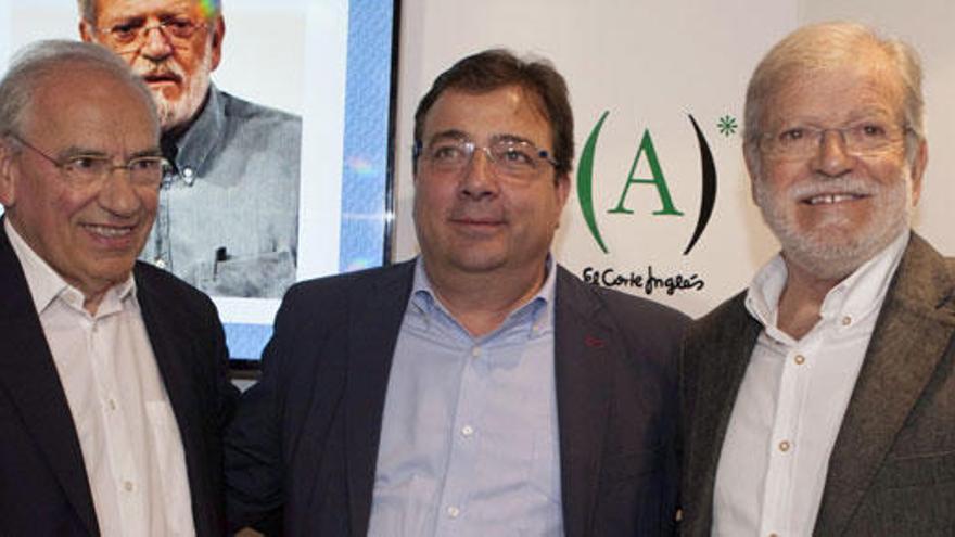 Rodríguez Ibarra (derecha), junto a Fernández Vara y Alfonso Guerra.