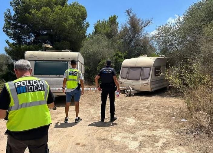 Galería: Nueva actuación de la Policía Local de Ibiza contra los asentamientos en Ibiza