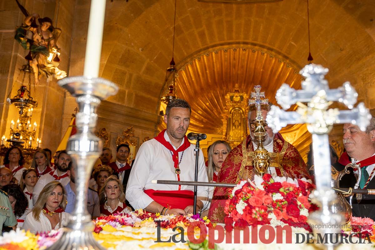 Bandeja de flores y ritual de la bendición del vino en las Fiestas de Caravaca