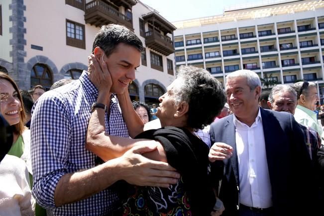 Delia Padrón Acto de los candidatos del PSOE al congreso y senado con la participación del candidato a la presidencia del gobierno Pedro Sánchez. , puerto de la cruz