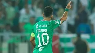 Kessié, titular en el triunfo del Al-Ahli con hat-trick de Firmino