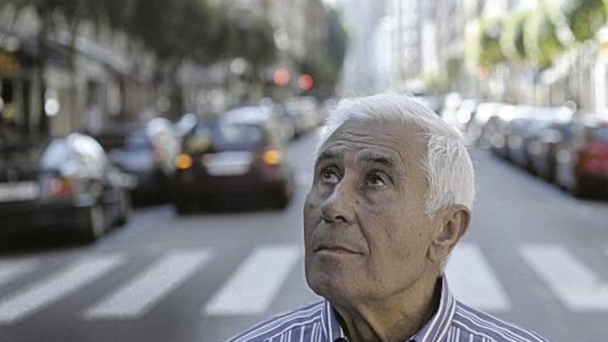 Enrique García, en la calle Asturias, en una foto de 2010.