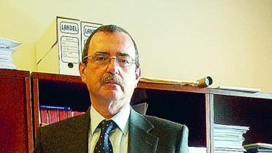 Joaquín de la Riva, en su despacho de la Fiscalía Superior de Asturias.