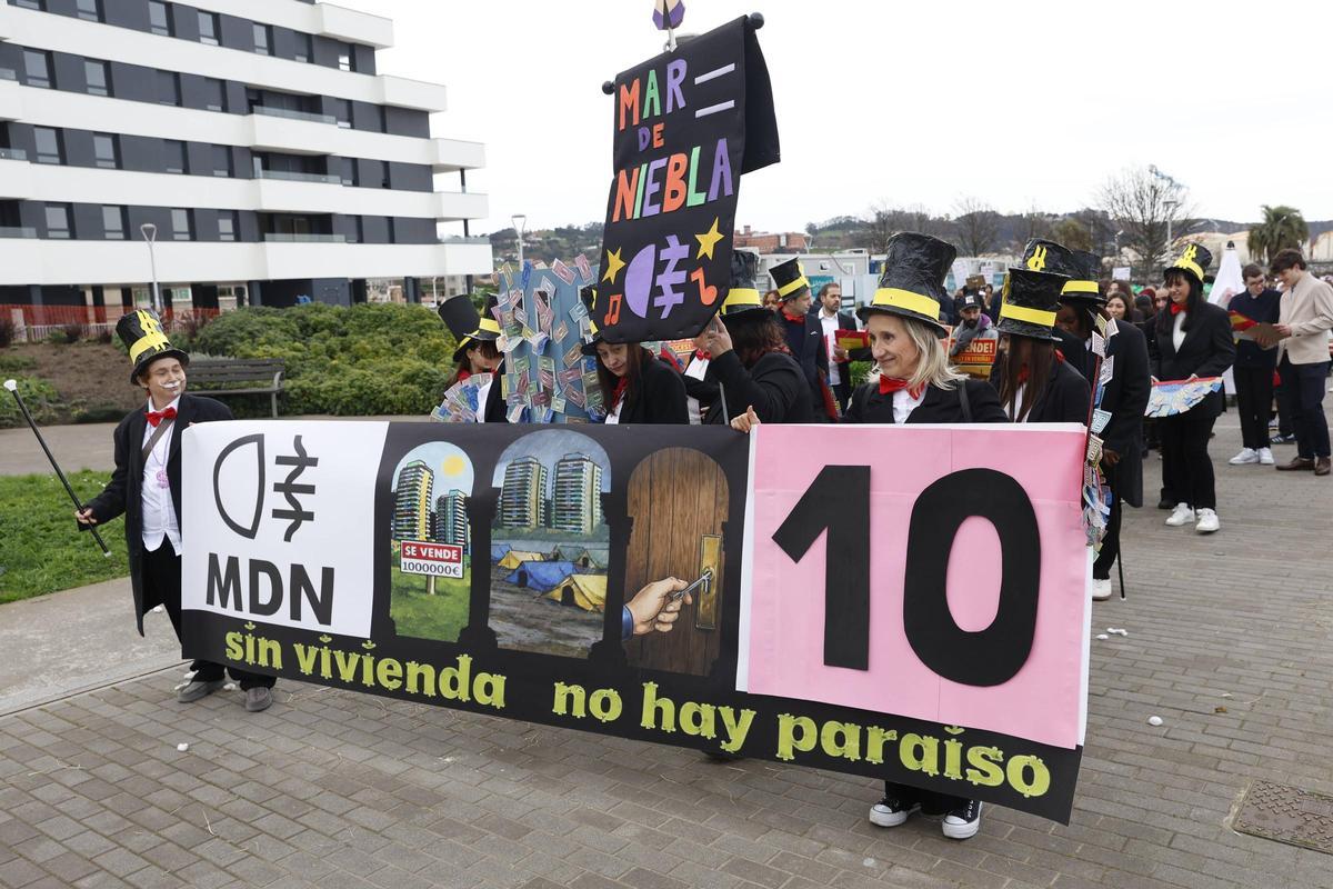 El desfile del Antroxu en la zona oeste de Gijón, en imágenes