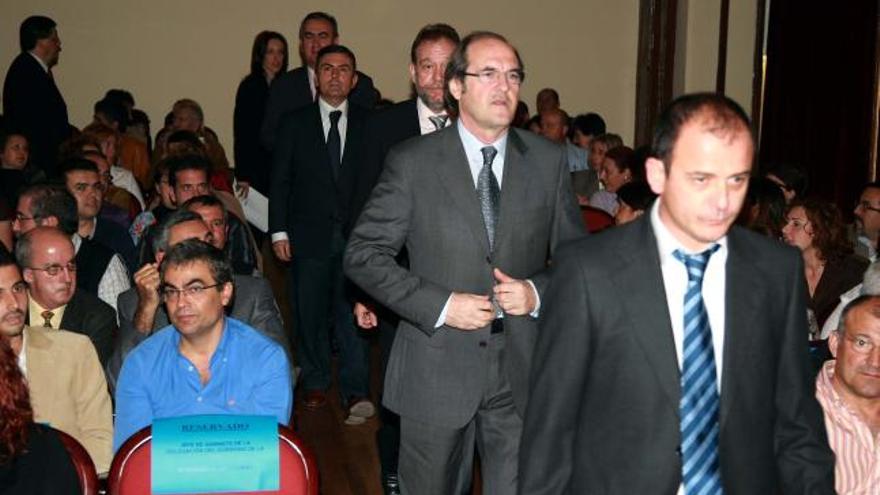 El ministro de Educación, Ángel Gabilondo, inaugurando ayer el Encuentro Estatal de la CEAPA en Murcia