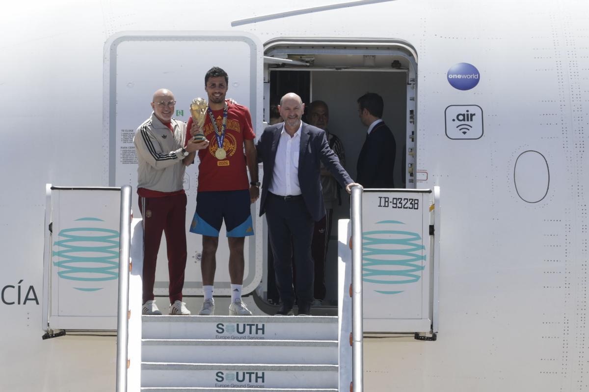 La Selección aterriza en Madrid tras proclamarse como campeona en el Mundial