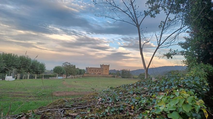 La ruta de los palacios de Llanera tiene un castillo: así es el tramo de San Cucao a Guyame