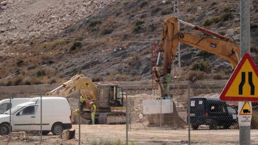 Una imagen de la zona donde se están produciendo las explosiones controladas con gran seguridad por Adif.