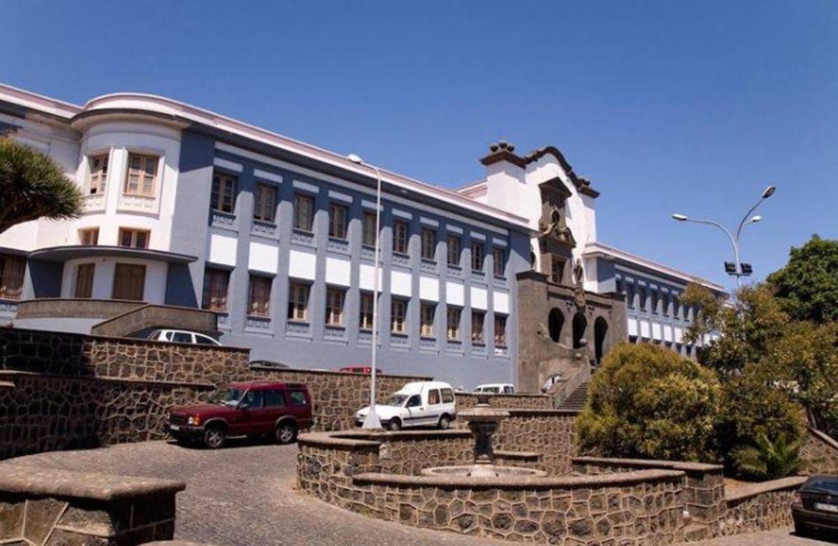 Fachada de la sede central de la Universidad de La Laguna.