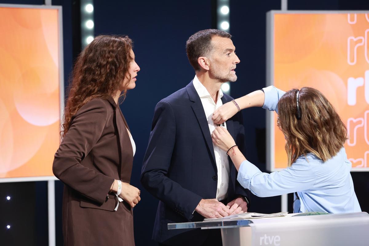 El candidato de Por Andalucía, Antonio Maíllo, antes de iniciar el debate.