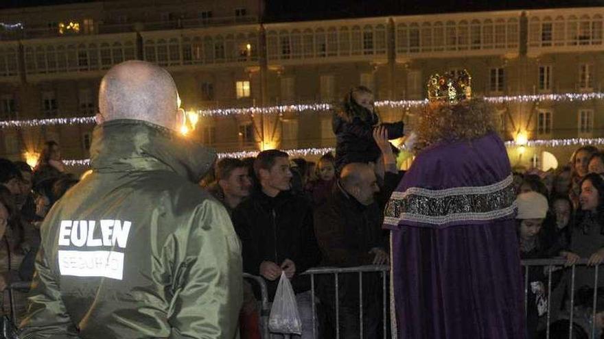 Vigilantes de seguridad, en la cabalgata de Reyes de 2015.