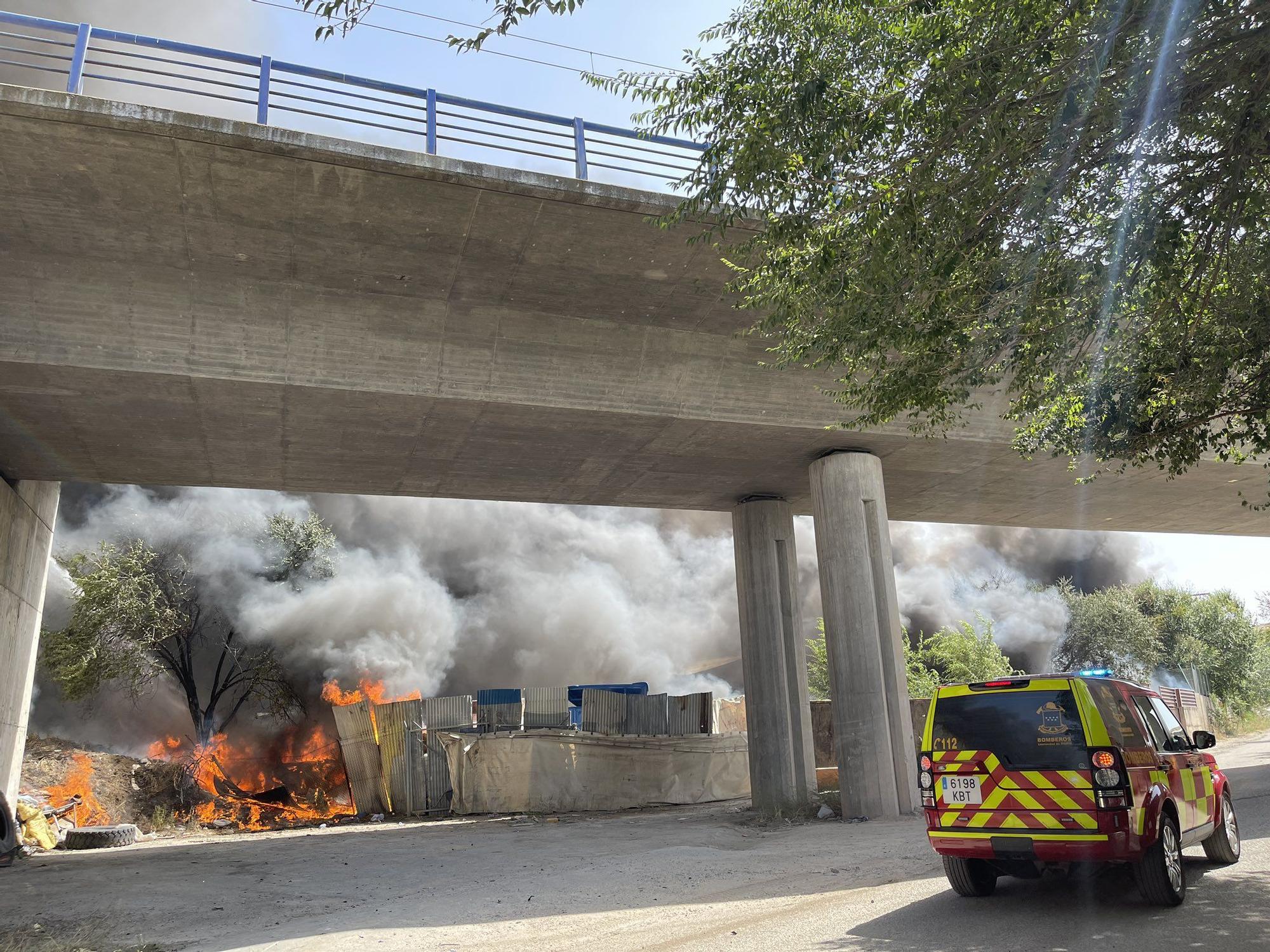 Un incendio en Loeches obliga a interrumpir los viajes de AVE