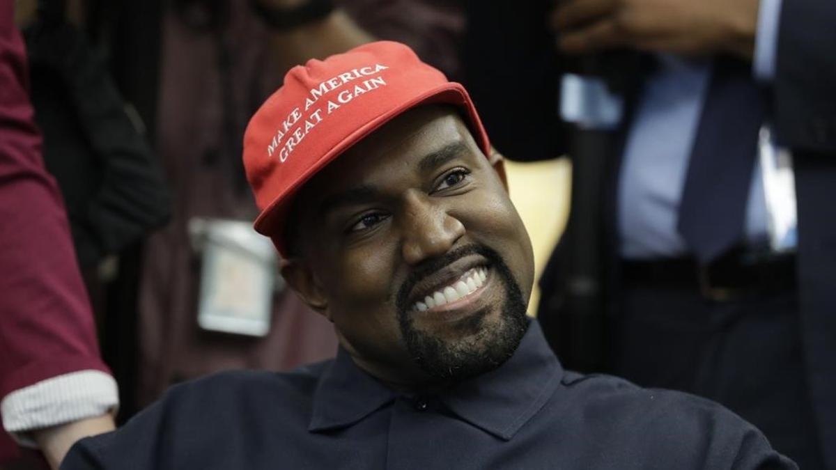 zentauroepp54042130 file   rapper kanye west wears a make america great again ha200710130808