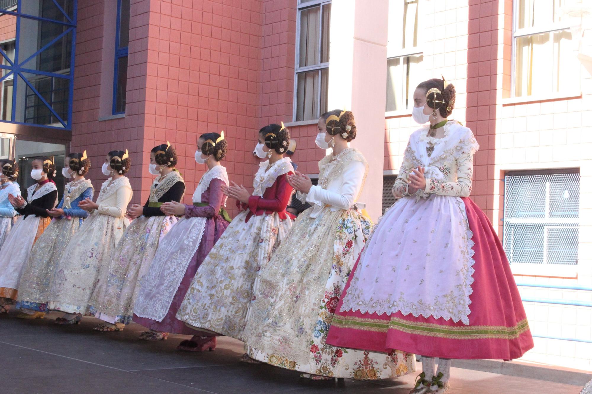 Carmen, Nerea y las cortes acompañan a las fallas de Quart y Xirivella en la procesión de la Senyera