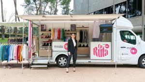 La presentadora Raquel Sánchez Silva el proyecto Moda Re- En ruta, la caravana con ropa, calzado y accesorios de segunda mano que recorre la España vaciada.