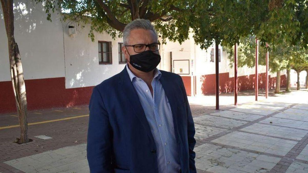El alcalde de Puente Genil, Esteban Morales.
