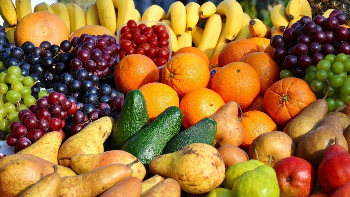 Las frutas que tienen un valor energético menor tienen en común una característica: cerca del 90% de sus contenidos son agua