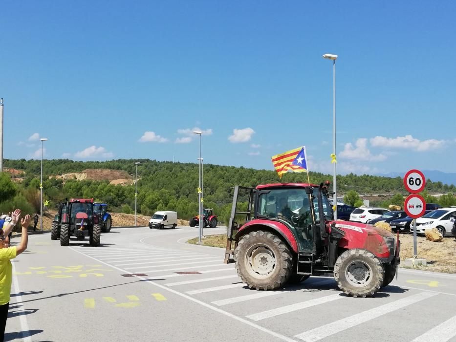 Tractorada al Puig de les Basses per reclamar l'alliberament dels polítics