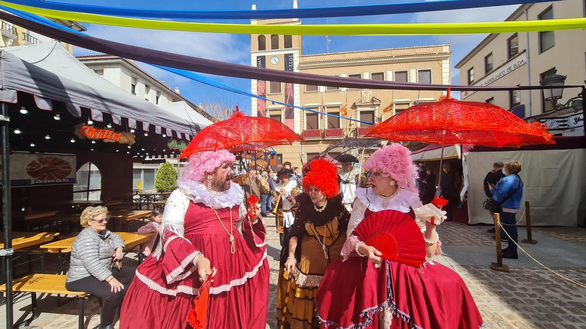 Participantes en el mercado barroco de Elda
