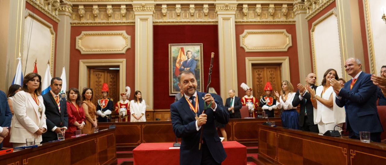 José Manuel Bermúdez, con el bastón de mando.