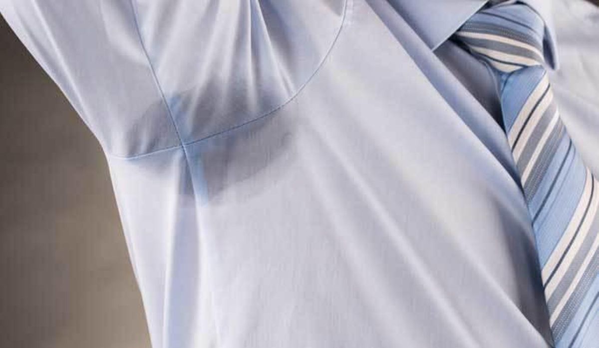 Trucos para eliminar las manchas de sudor de tu ropa