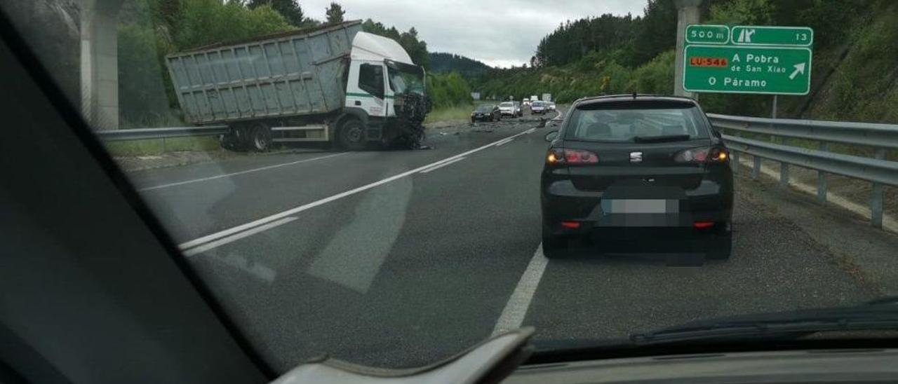 Choque entre el camión y la furgoneta / FDV