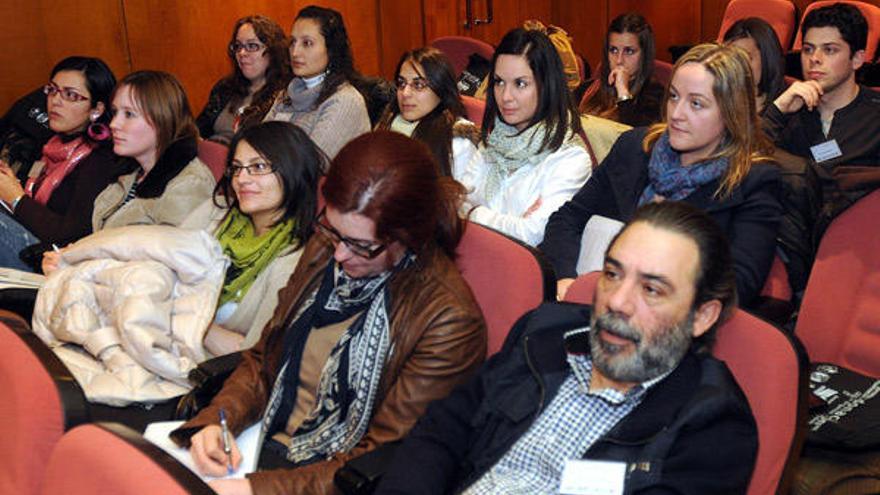 Asistentes al seminario con el excoordinador de Trasplantes, Emilio Arruti, en primer término.  // R. Vázquez