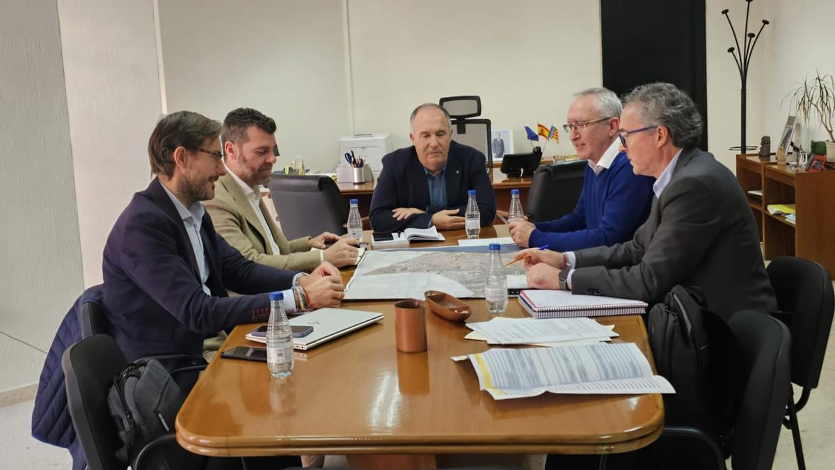 Reunión en Alicante de los ediles de Urbanismo y Educación con el director general de Infraestructuras Educativas