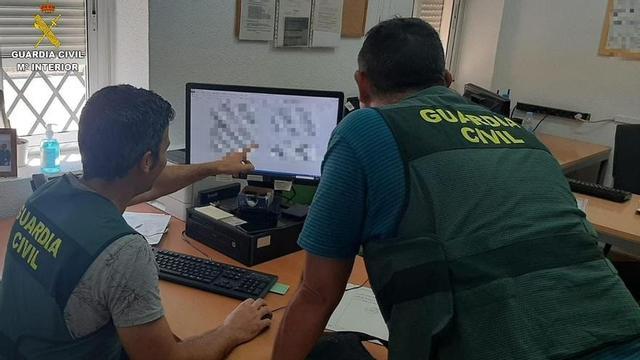 Investigadores de la Guardia Civil