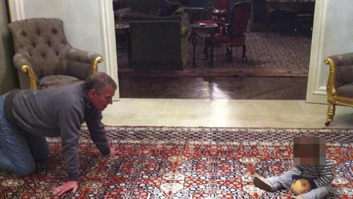 Andrés junto con el niño y la pelota pezón.